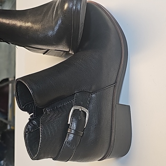 NWOT Baretraps Marconi Bootie Black Sz 7 - Picture 1 of 14